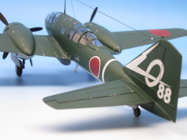 1/48 百式司令部偵察機 Ⅲ型 塗装済みプラモデル 尾翼