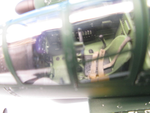 1/48 百式司令部偵察機 Ⅲ型 塗装済みプラモデル コックピットの塗り分け